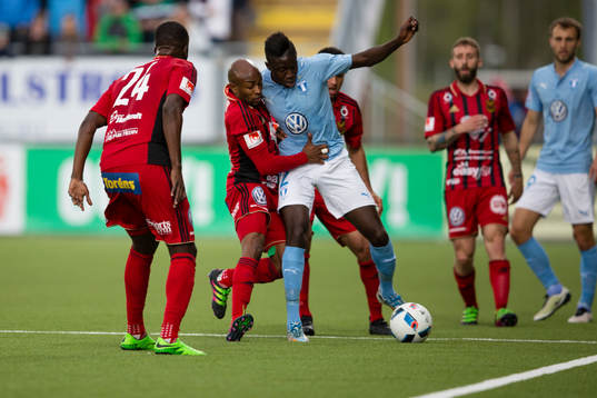 Östersunds Fouad Bachirou mot Malmö FFs Pa Konate