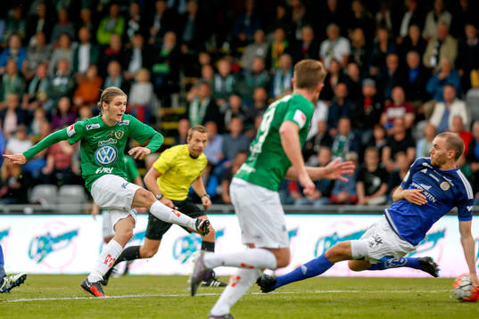 Jönköpings Pawel Cibicki gör 1-1