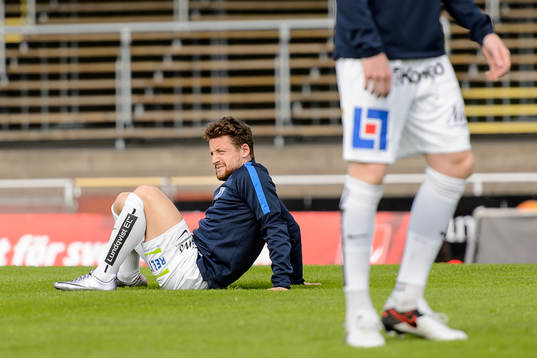 Sirius Kujtim Bala före fotbollsmatchen i Superettan