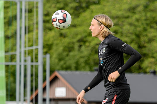 Varbergs Joakim Lindner före fotbollsmatchen i Superettan