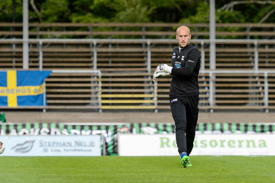 Varbergs målvakt Peter Dahlberg före fotbollsmatchen i