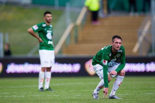 Jönköpings André Calisir och Daryl Smylie deppar