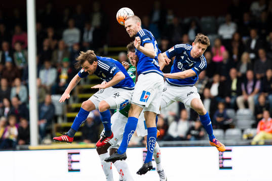 Sundsvalls Marcus Danielson nickar bort bollen