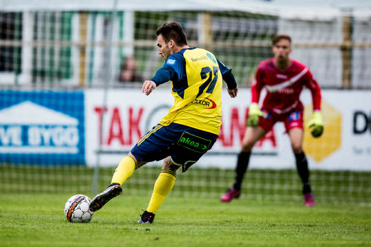 Ängelholms Ryan Finley skjuter