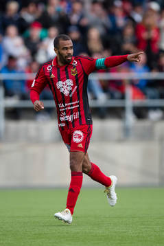 Östersunds Alex Dyer jublar