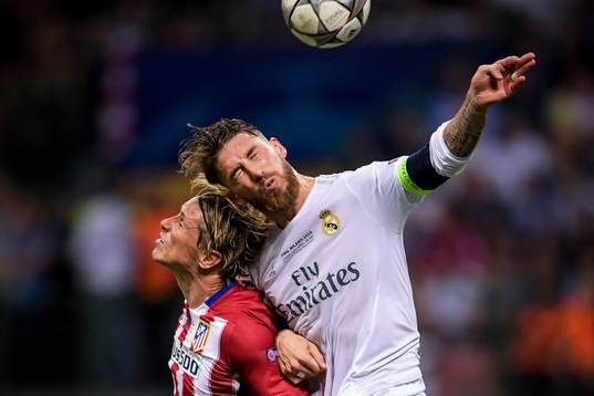 Atletico Madrids Fernando Torres i nickduell med Real