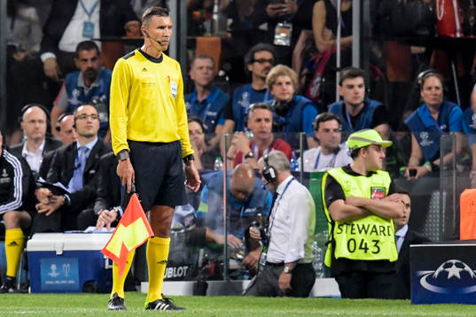 Linjedomare Simon Beck som inte ropade offside i samband