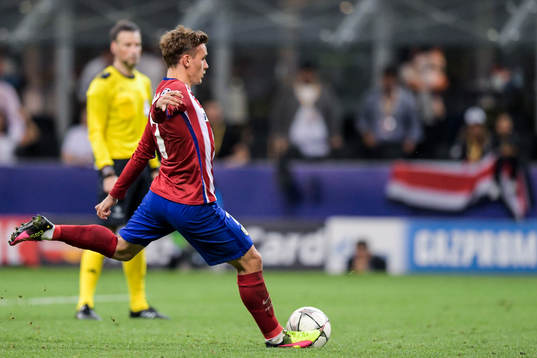 Atletico Madrids Antoine Griezmann sätter sin straff