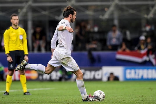 Real Madrids Gareth Bale sätter sin straff