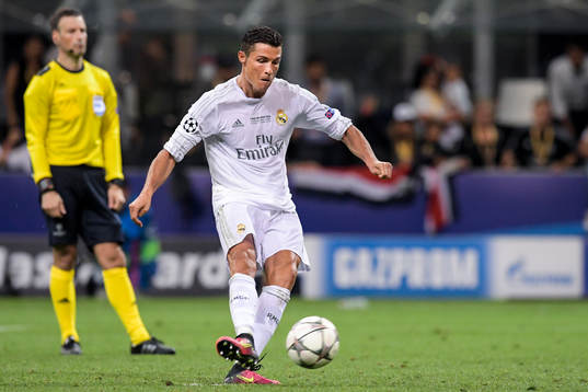 Real Madrids Cristiano Ronaldo sätter sin straff och