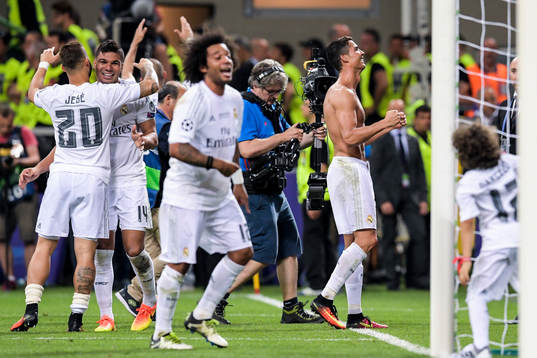 Real Madrids Cristiano Ronaldo (th) jublar