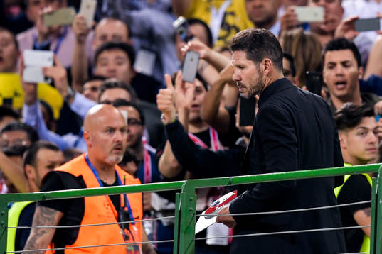 Atletico Madrids tränare Diego Simeone deppar