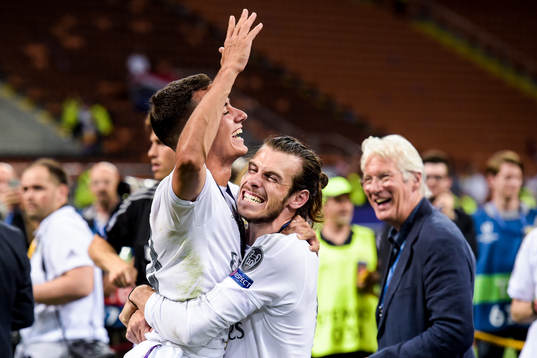 Real Madrids Lucas Vazquez och Gareth Bale jublar och