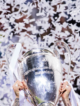 Real Madrids Sergio Ramos håller upp segerpokalen
