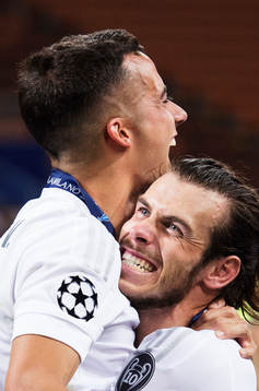 Real Madrids Lucas Vazquez och Gareth Bale kramar om