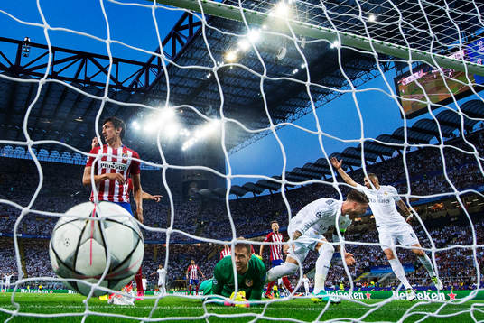 Real Madrids Sergio Ramos och Karim Benzema jublar