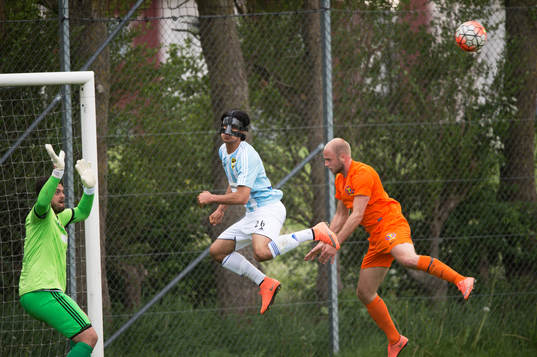 IFK Hässleholms Ameer Naseer i matchen i division 2 mellan