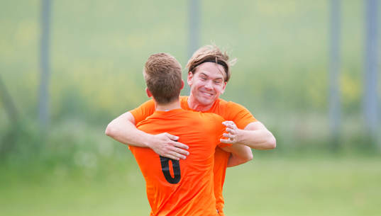 Torn jublar över mål i matchen i division 2 mellan Torn