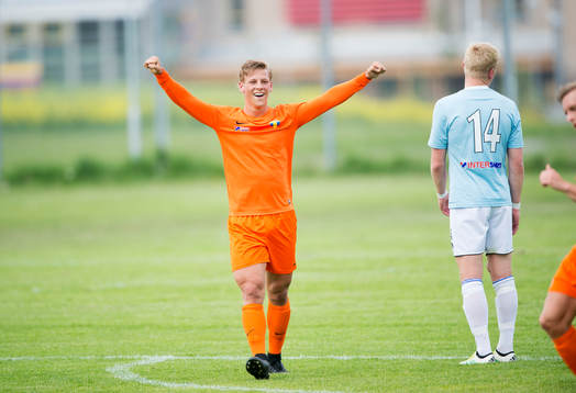 Torn har gjort mål och jublar i matchen i division 2