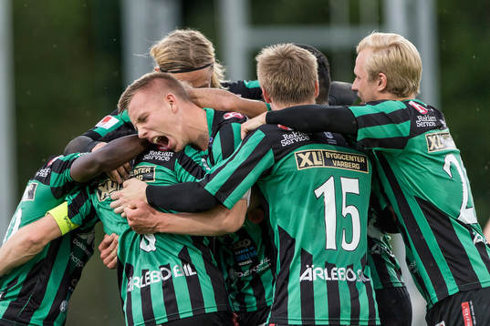 Varbergs Ivan Näsberg knyter näven och jublar