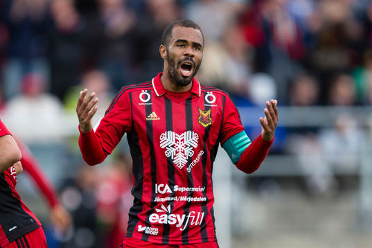 Östersunds Alex Dyer jublar