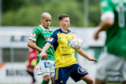 Ljungskiles Ahmed El-Amrani och Ängelholms Petar Petrovic