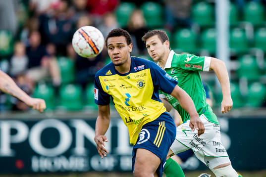 Ängelholms Patrick Dyrestam före Ljungskiles Hannes