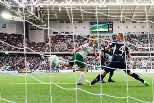 Hammarbys Erik Israelsson gör 1-0 för Hammarby förbi