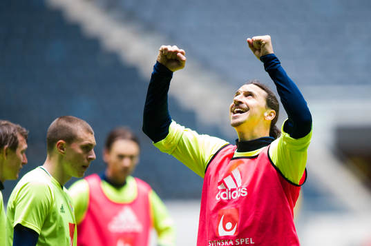 Zlatan Ibrahimovic jublar