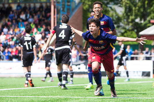 Barcelona spelare jublar