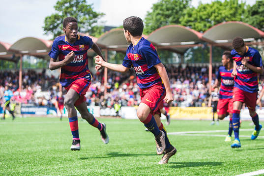 Barcelona spelare jublar