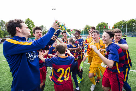 Barcelonas spelare och ledare jublar