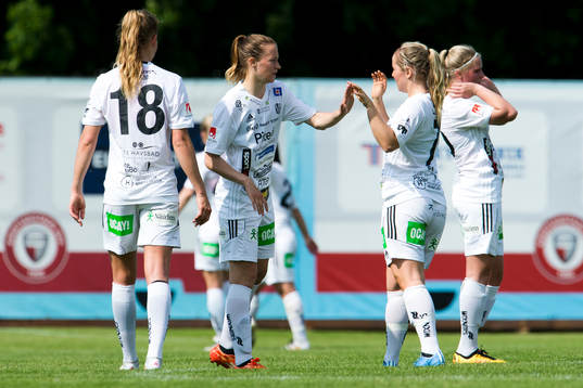 Piteås Nina Jakobsson, Lena Blomkvist, Irma Helin jublar