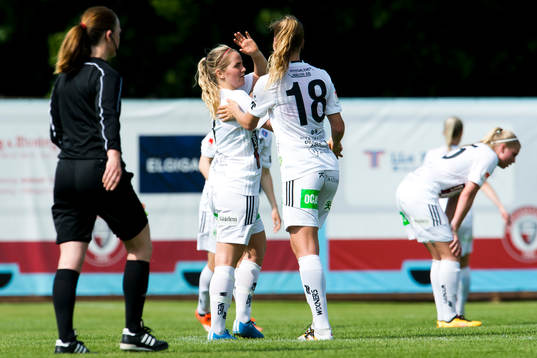 Piteås Nina Jakobsson, Lena Blomkvist, Irma Helin jublar