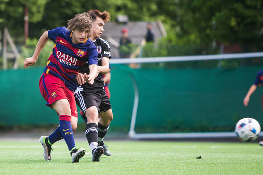 Barcelona Pablo Moreno med ett skott
