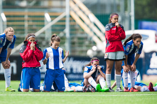 Espanyols spelare ser nedstämda ut