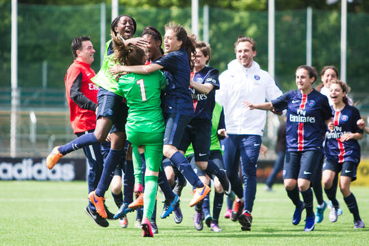 Paris Saint-Germain spelare jublar