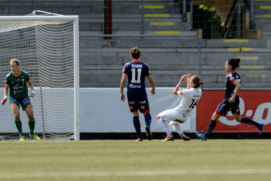 Rosengårds Lina Nilsson missar ett öppet läge och deppar