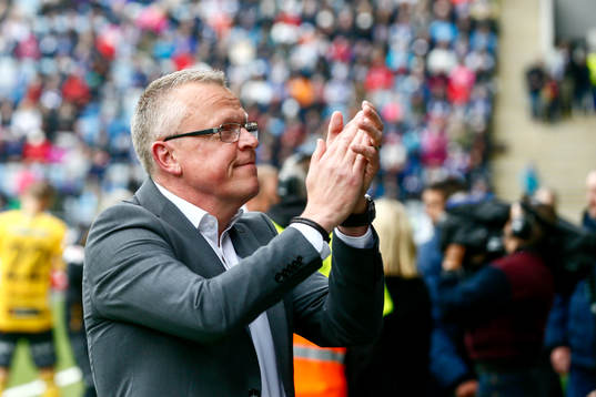 Norrköpings manager Janne Andersson tackar publiken