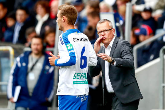Norrköpings manager Janne Andersson ger Linus Wahlqvist