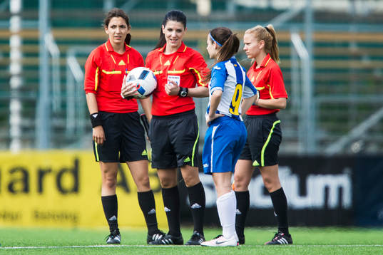 Domarna i samtal med Espanyols spelare