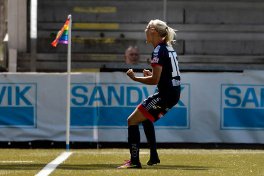 Linköpings Pernille Mosegaard Harder jublar erfetr 1-1