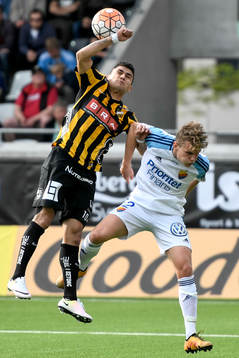 Häckens Paulo de Oliveira och Djurgårdens Tim Björkström