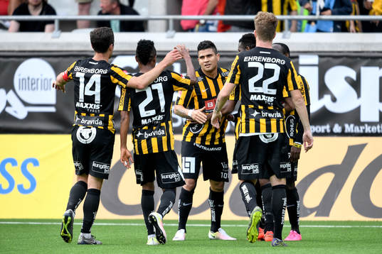 Häckens Paulo de Oliveira jublar