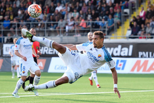 Djurgårdens Mathias Ranegie laddar för skott