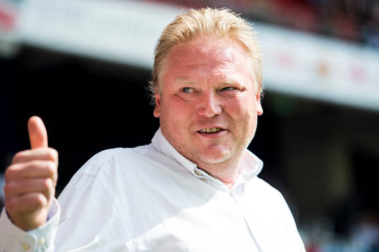 IFK Göteborgs tränare Jörgen Lennartsson gör tummen upp