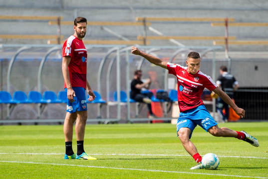 Helsingborgs Mikael Dahlberg  och Jordan Larsson värmer upp