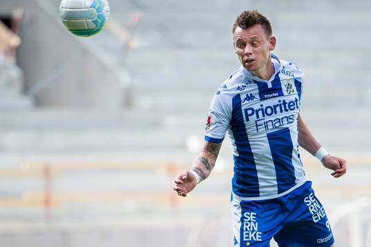 IFK Göteborgs Jakob Ankersen nickar in 0-1 målet