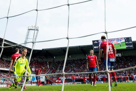 Helsingborgs målvakt Tomer Chencinski, Jordan Larsson och