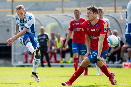 IFK Göteborgs Gustav Engvall skjuter in 0-2 förbi